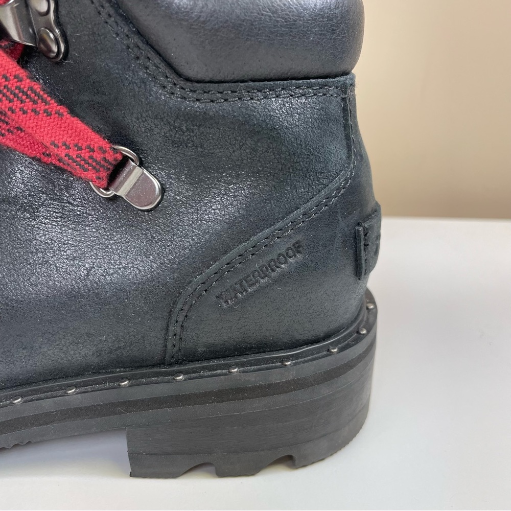 Sorel Black and Red Ankle Booties Rugged Sole - Picture 8 of 14